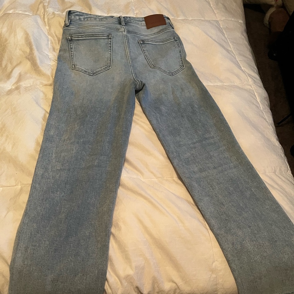 boyfriend style jean. Hidden brand.
